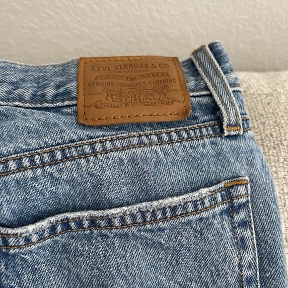 Levi's Premium Light Blue Distressed Wedgie Jeans - Picture 3 of 7
